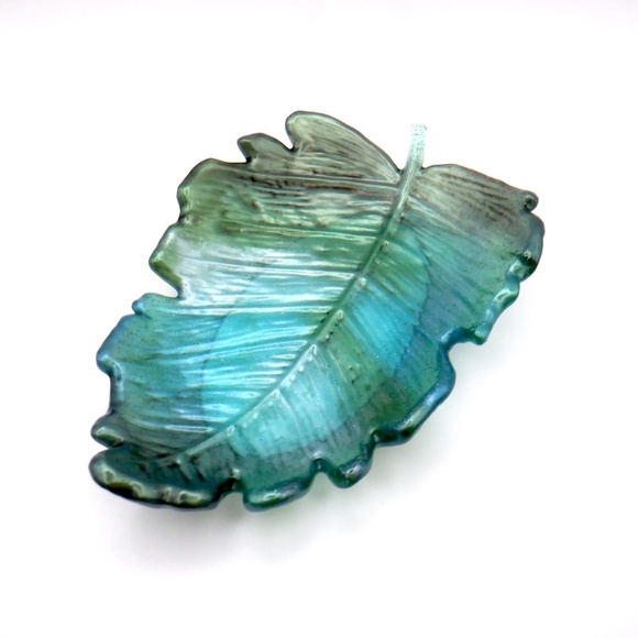 Handmade Resin Leaf Tray or Trinket Dish - Picture 5 of 7